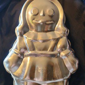 Wilton Raggedy Ann cake tin mold. #502968. It has a stamp 1972.